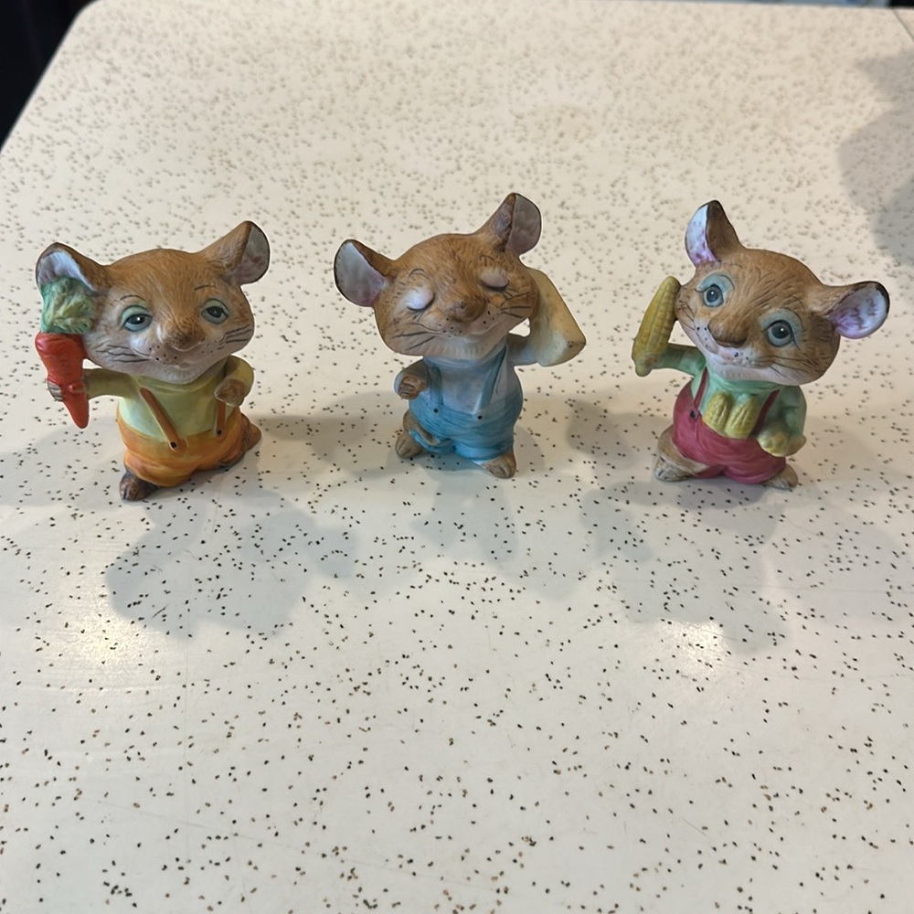 Vintage farm Mice figurines set!